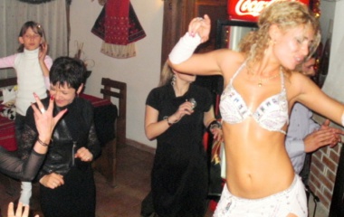 Танцьорка на ориенталски танци (снимка)